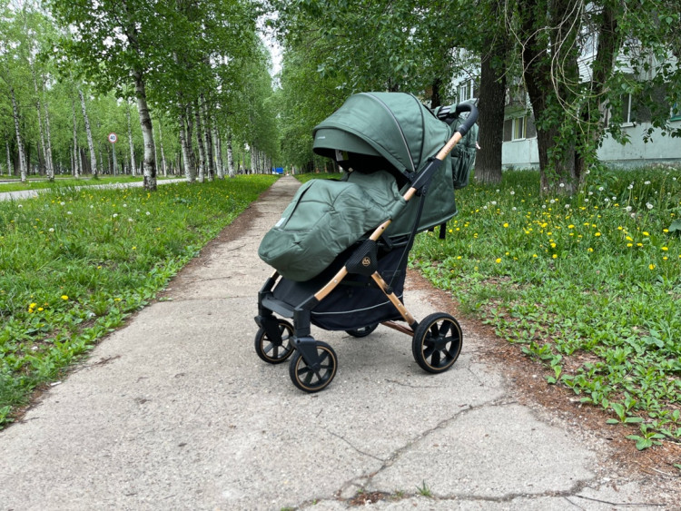 Коляска прогулочная Luxmom t2
