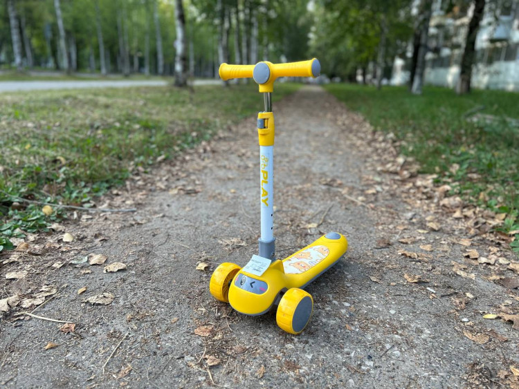 Самокат трехколесный, желтый